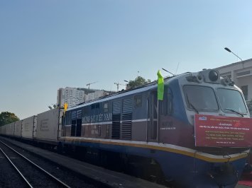 Lượng vận chuyển hàng hóa bằng tàu liên vận Trung-Việt tăng nhanh