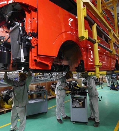 Việt Nam eyes 8% growth in 2025 through strategic reforms